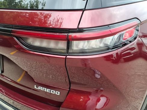 Used 2025 Jeep Grand Cherokee Laredo w/ Luxury Tech Group I AWD/4WD image 11