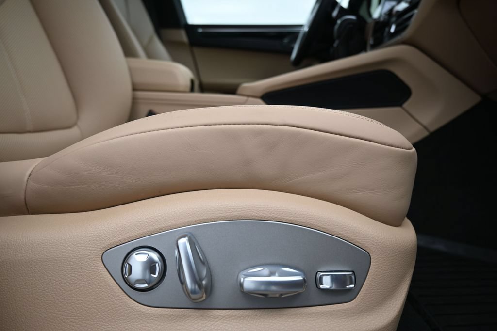 Certified 2026 Porsche Macan AWD/4WD image 15