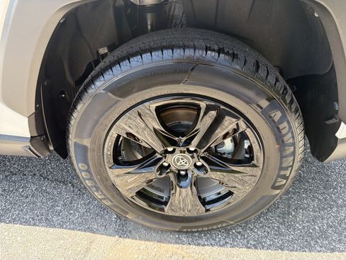 Used 2019 Toyota RAV4 XLE w/ Convenience Package FWD image 20