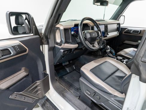 Used 2023 Ford Bronco Wildtrak image 13