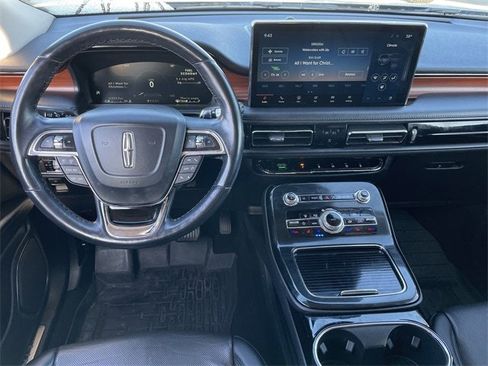 Used 2022 Lincoln Nautilus Reserve image 10