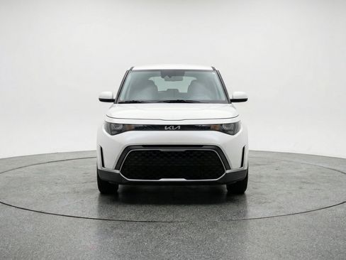 Used 2025 Kia Soul LX w/ LX Technology Package FWD image 2