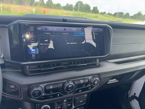 Used 2024 Jeep Wrangler Unlimited Rubicon 4xe AWD/4WD image 10