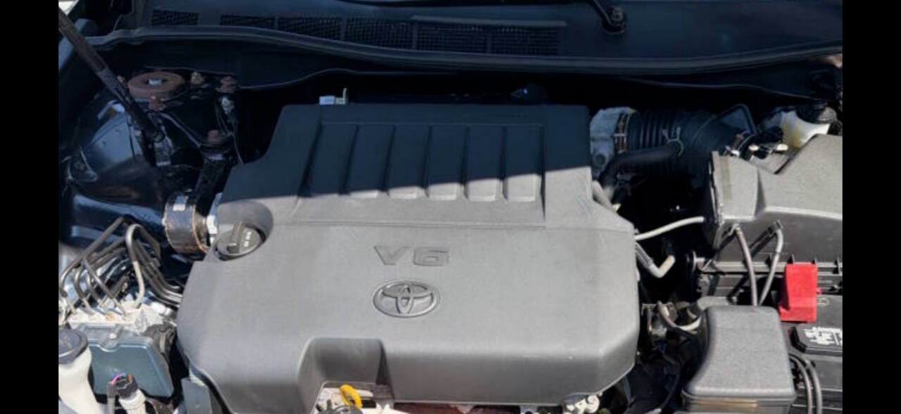 Used 2012 Toyota Camry SE w/ Leather Pkg FWD image 20