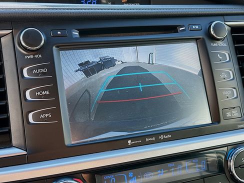 Used 2018 Toyota Highlander XLE image 23