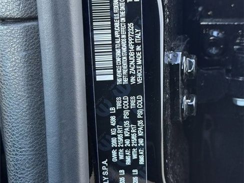 Used 2023 Jeep Renegade Latitude image 34