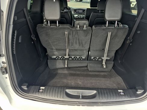 Used 2026 Chrysler Pacifica Select FWD image 16