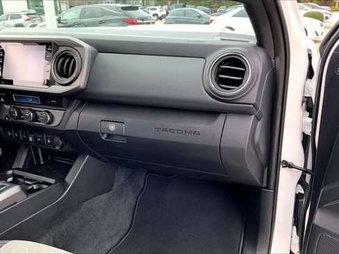 Used 2023 Toyota Tacoma TRD Sport image 17