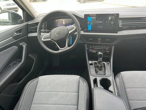 New 2026 Volkswagen Jetta SE FWD image 9