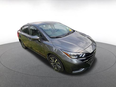 Used 2025 Nissan Versa SV FWD image 2