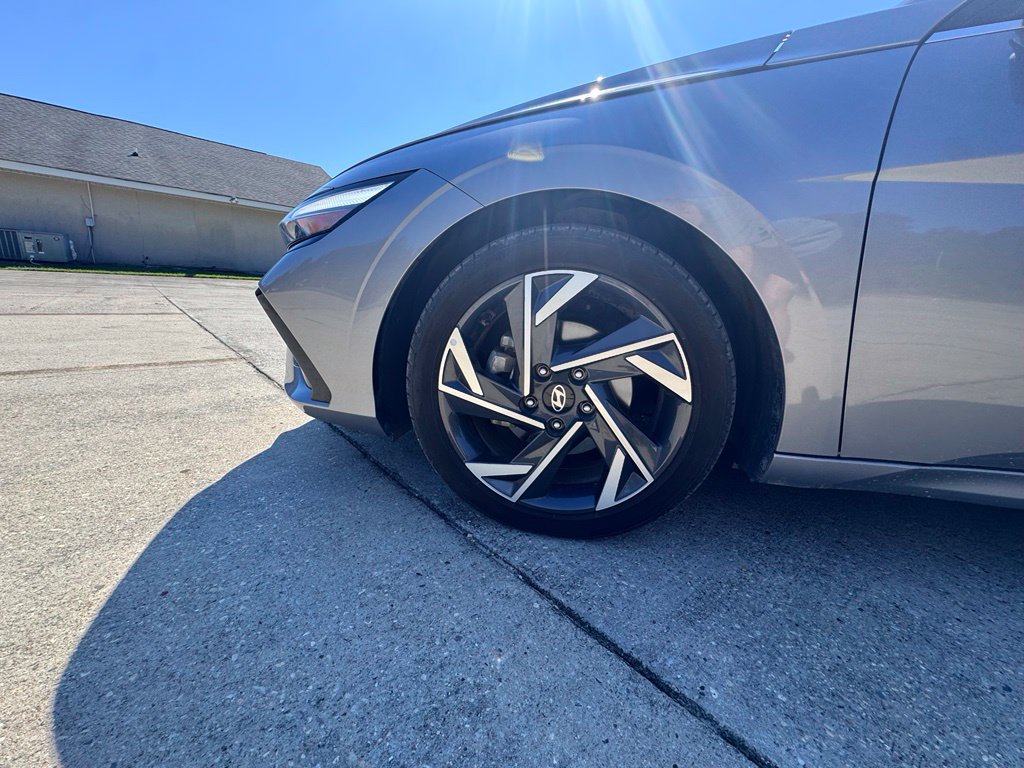 Used 2025 Hyundai Elantra SEL FWD image 11