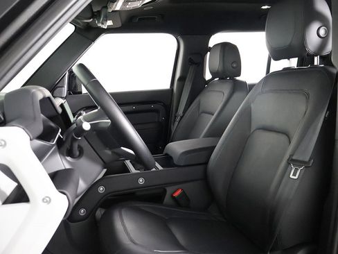 Used 2024 Land Rover Defender 110 SE image 30