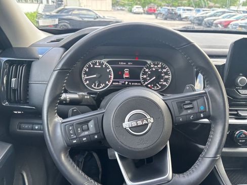 Used 2025 Nissan Pathfinder SV FWD image 36