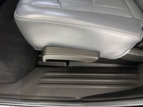 Used 2023 Buick Enclave Essence image 24