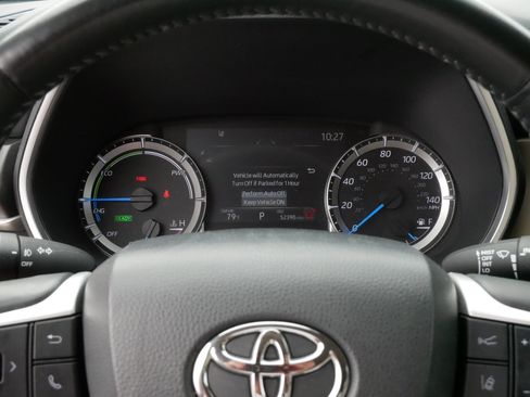 Used 2024 Toyota Highlander XLE AWD/4WD image 21