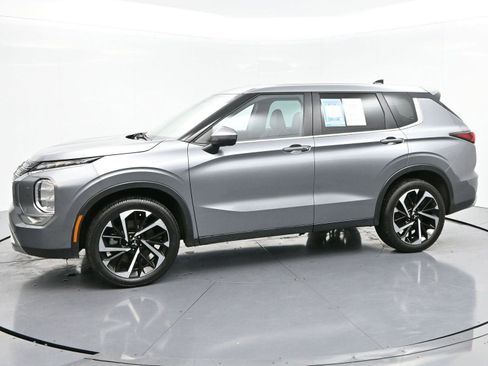 Used 2022 Mitsubishi Outlander SE image 4