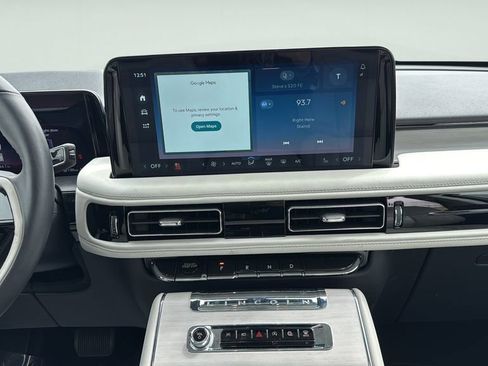 Used 2025 Lincoln Aviator Reserve w/ Equipment Group 201A AWD/4WD image 19