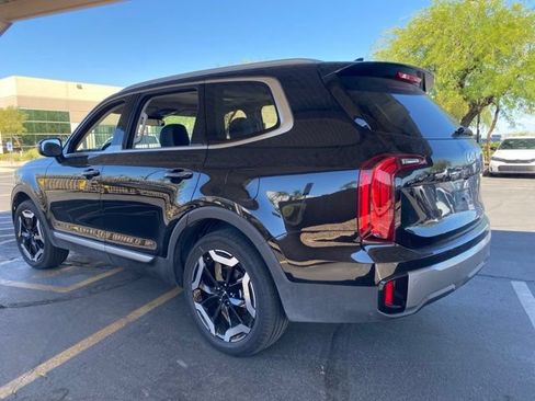 Used 2025 Kia Telluride S AWD/4WD image 2