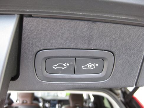 Used 2019 Volvo XC60 T5 Momentum w/ Premium Package FWD image 30