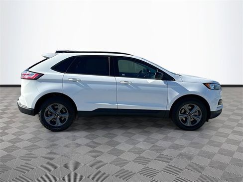 Used 2024 Ford Edge SEL w/ Sport Appearance Package image 4