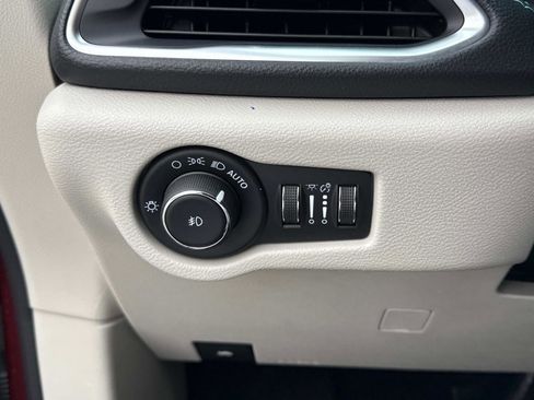 Used 2020 Chrysler Pacifica Limited w/ Advanced Safetytec Group image 32