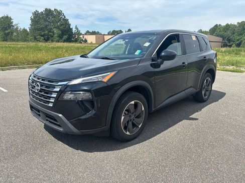 Used 2024 Nissan Rogue SV FWD image 3