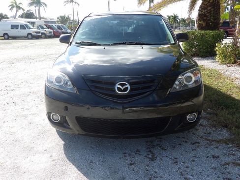 Used 2004 MAZDA MAZDA3 s w/ Moonroof & 6-CD Pkg image 15