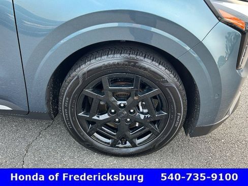 Used 2025 Kia Carnival SX w/ SX Dark Edition Package FWD image 35