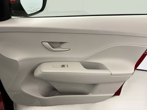 Used 2025 Hyundai Kona SEL image 33