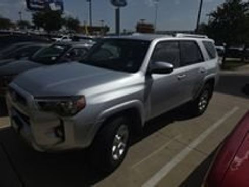 Used 2018 Toyota 4Runner SR5 RWD image 1