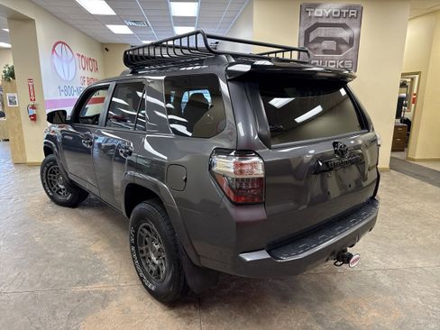 Used 2020 Toyota 4Runner Venture w/ Moonroof Package image 10