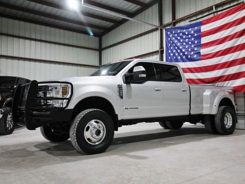 Used 2019 Ford F350 Lariat w/ Lariat Value Package image 1