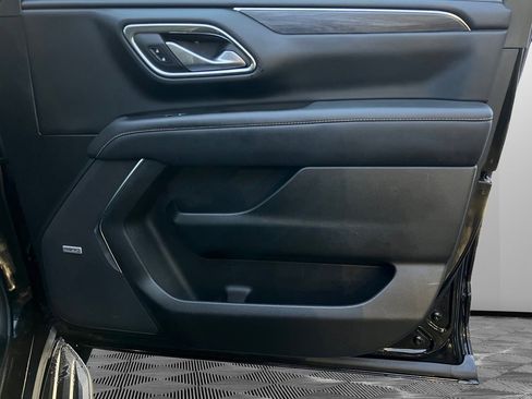 Used 2024 GMC Yukon XL SLT image 13