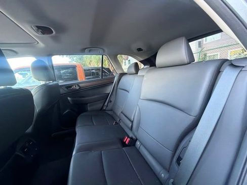 Used 2015 Subaru Outback 2.5i Limited AWD/4WD image 5