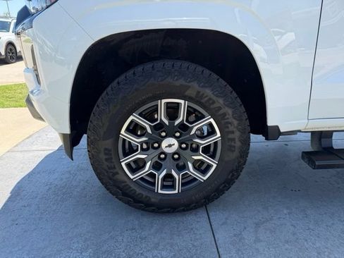 Used 2024 Chevrolet Colorado Z71 w/ Z71 Convenience Package 2 AWD/4WD image 4