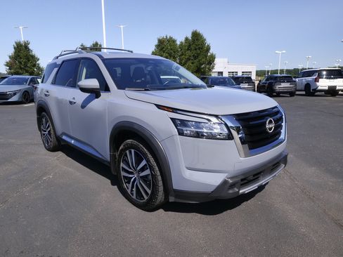 Certified 2024 Nissan Pathfinder Platinum AWD/4WD image 2