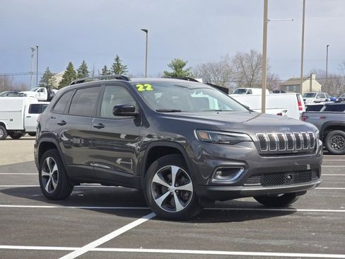 Used 2022 Jeep Cherokee Limited image 2