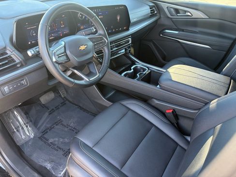 Used 2025 Chevrolet Traverse LT AWD/4WD image 11
