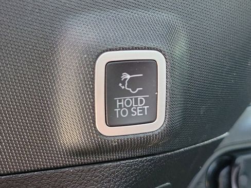 Used 2024 Jeep Grand Cherokee Limited w/ Luxury Tech Group II image 8