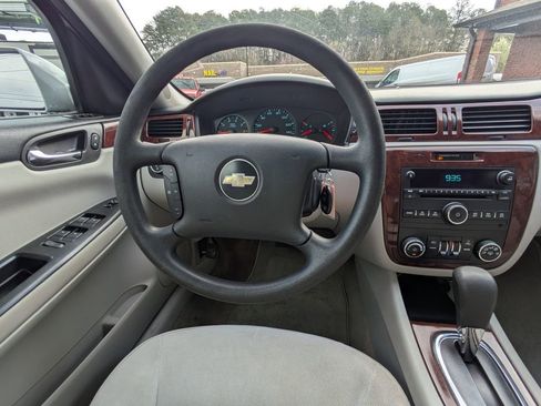 Used 2010 Chevrolet Impala LS FWD image 15