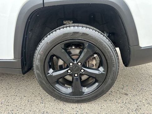 Used 2023 Jeep Grand Cherokee L Limited w/ Black Appearance Package AWD/4WD image 15