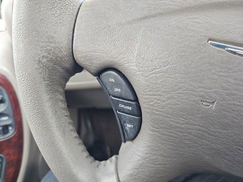 Used 2003 Chrysler Town & Country Limited image 32