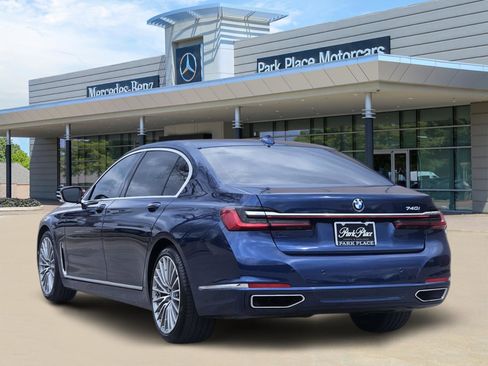 Used 2022 BMW 740i w/ Premium Package image 4