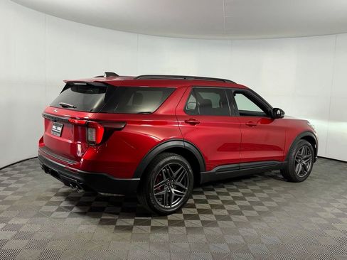 Used 2025 Ford Explorer ST image 8