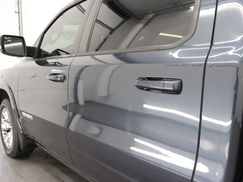 Used 2019 RAM 1500 Laramie AWD/4WD image 34