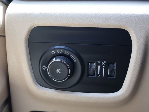 Used 2022 Jeep Grand Cherokee L Limited AWD/4WD image 46