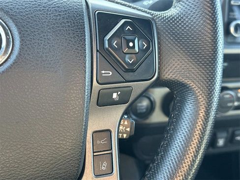 Used 2022 Toyota Tacoma TRD Off-Road image 23