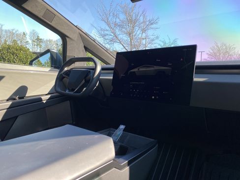 Used 2024 Tesla Cybertruck AWD Crew Cab image 6