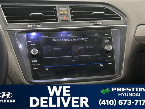 Used 2022 Volkswagen Tiguan SE w/ Panoramic Sunroof Package image 21