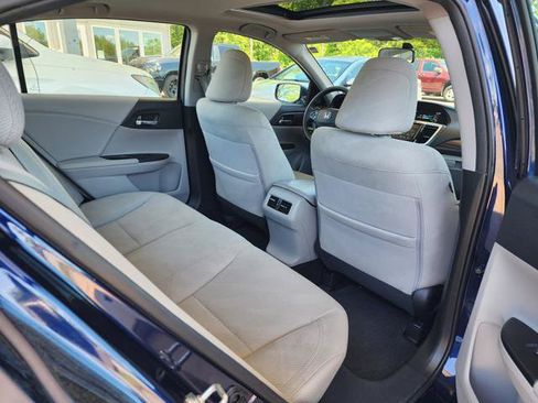 Used 2017 Honda Accord EX image 14